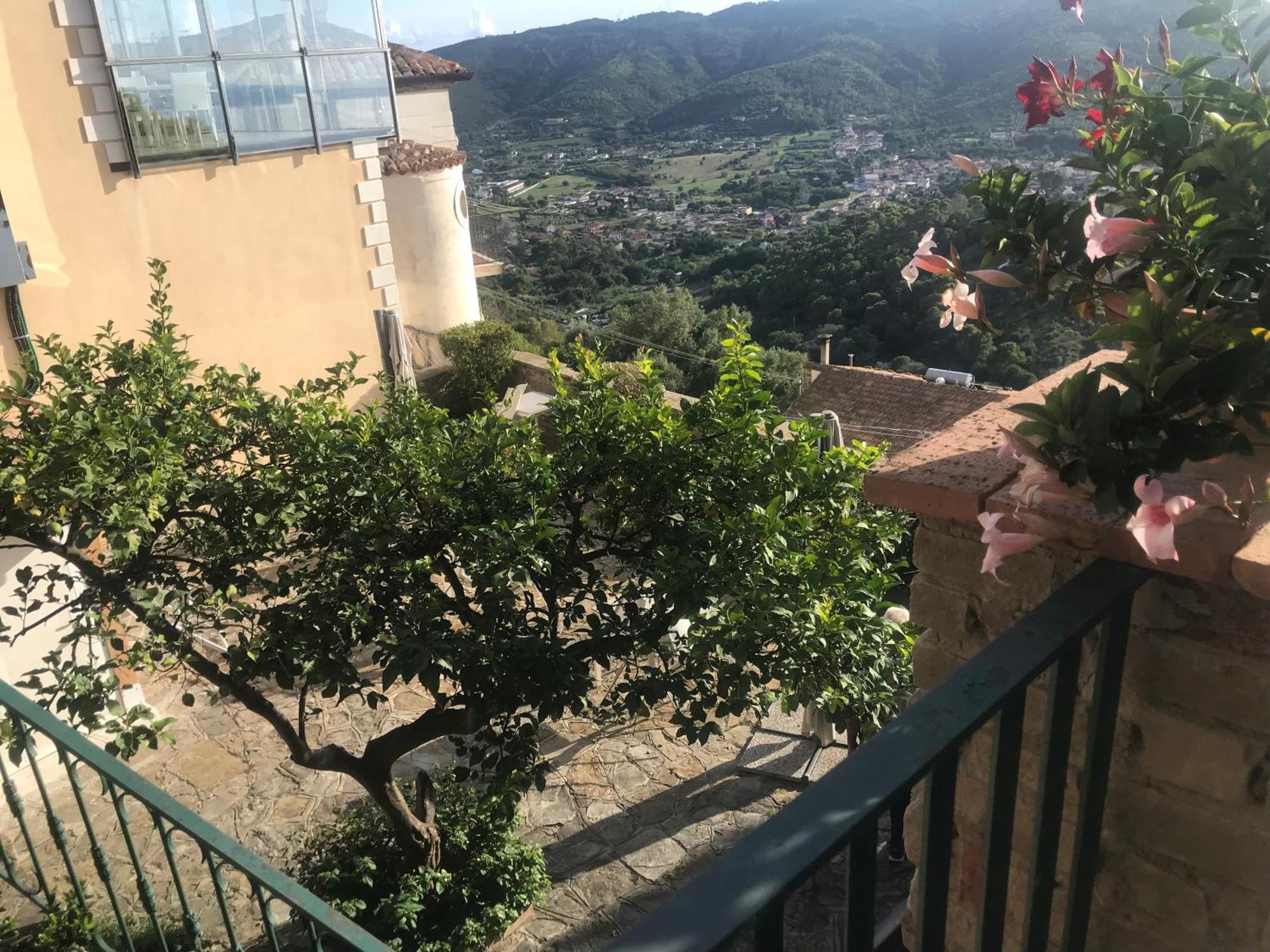 Residenza D'Epoca Tamara Aparthotel Кастелабате Екстериор снимка